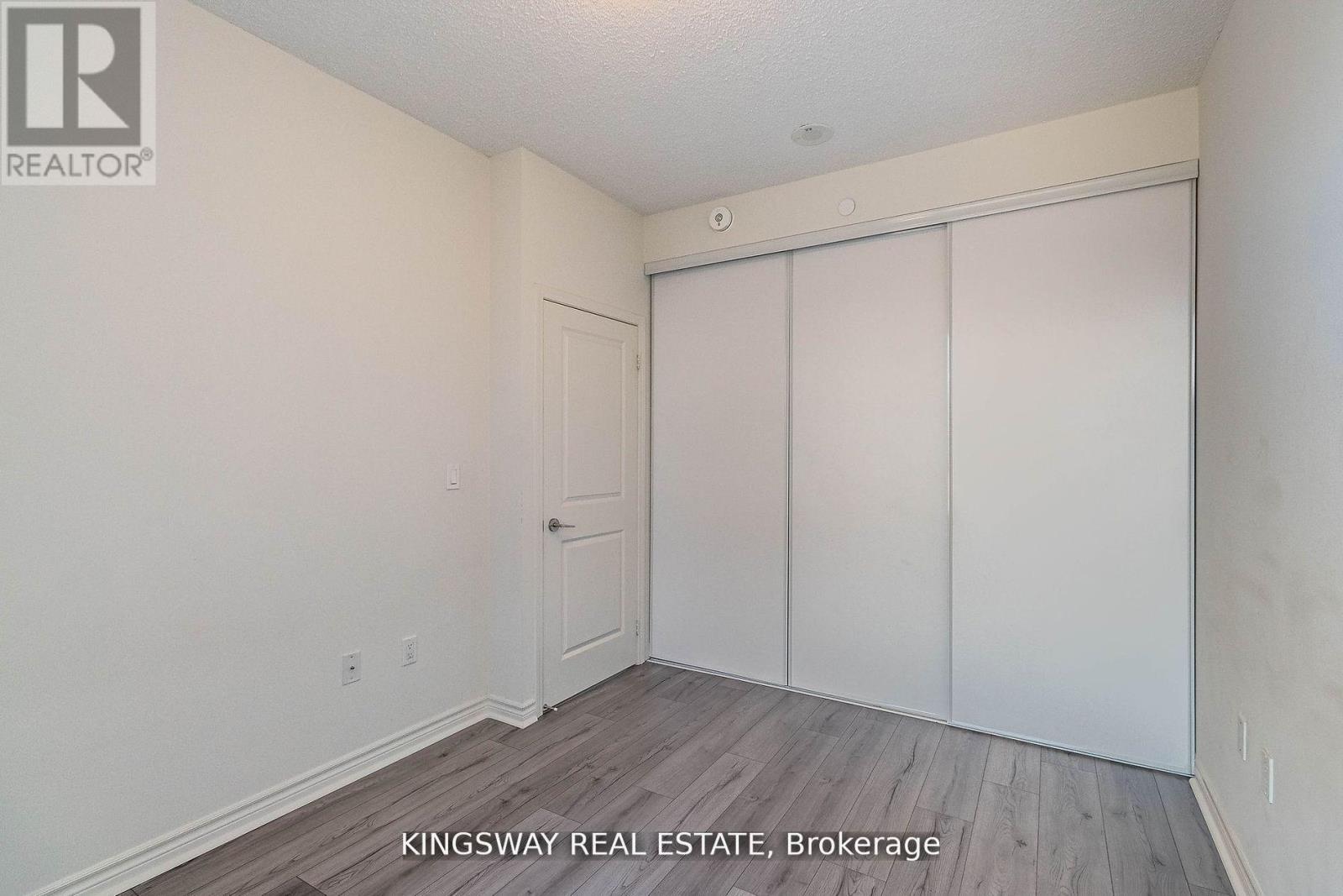 217 - 349 Rathburn Road W, Mississauga (City Centre), Ontario  L5B 0G9 - Photo 15 - W12857052