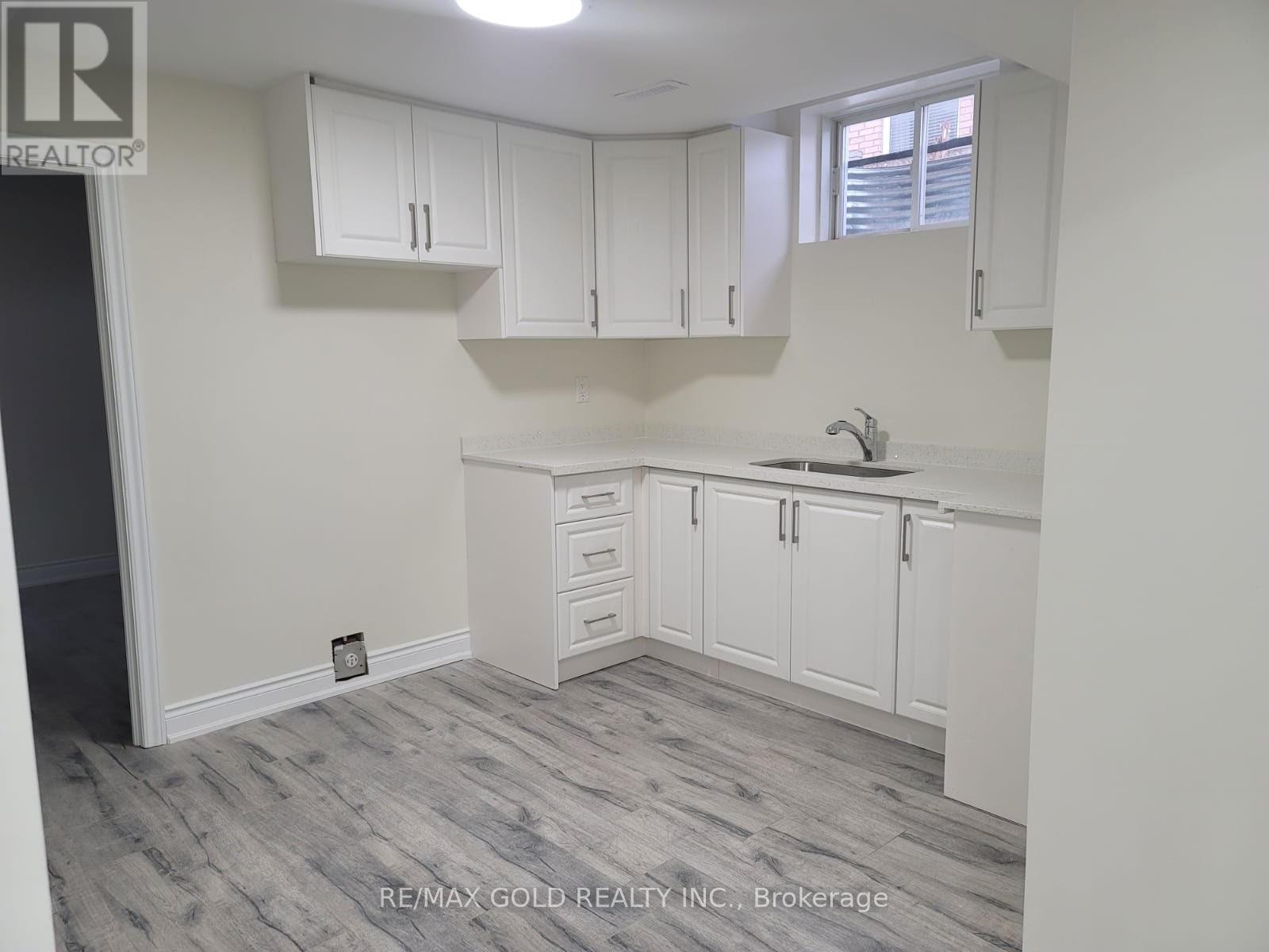 4 Devonsleigh Drive, Brampton, Ontario  L7A 3S9 - Photo 10 - W12857076