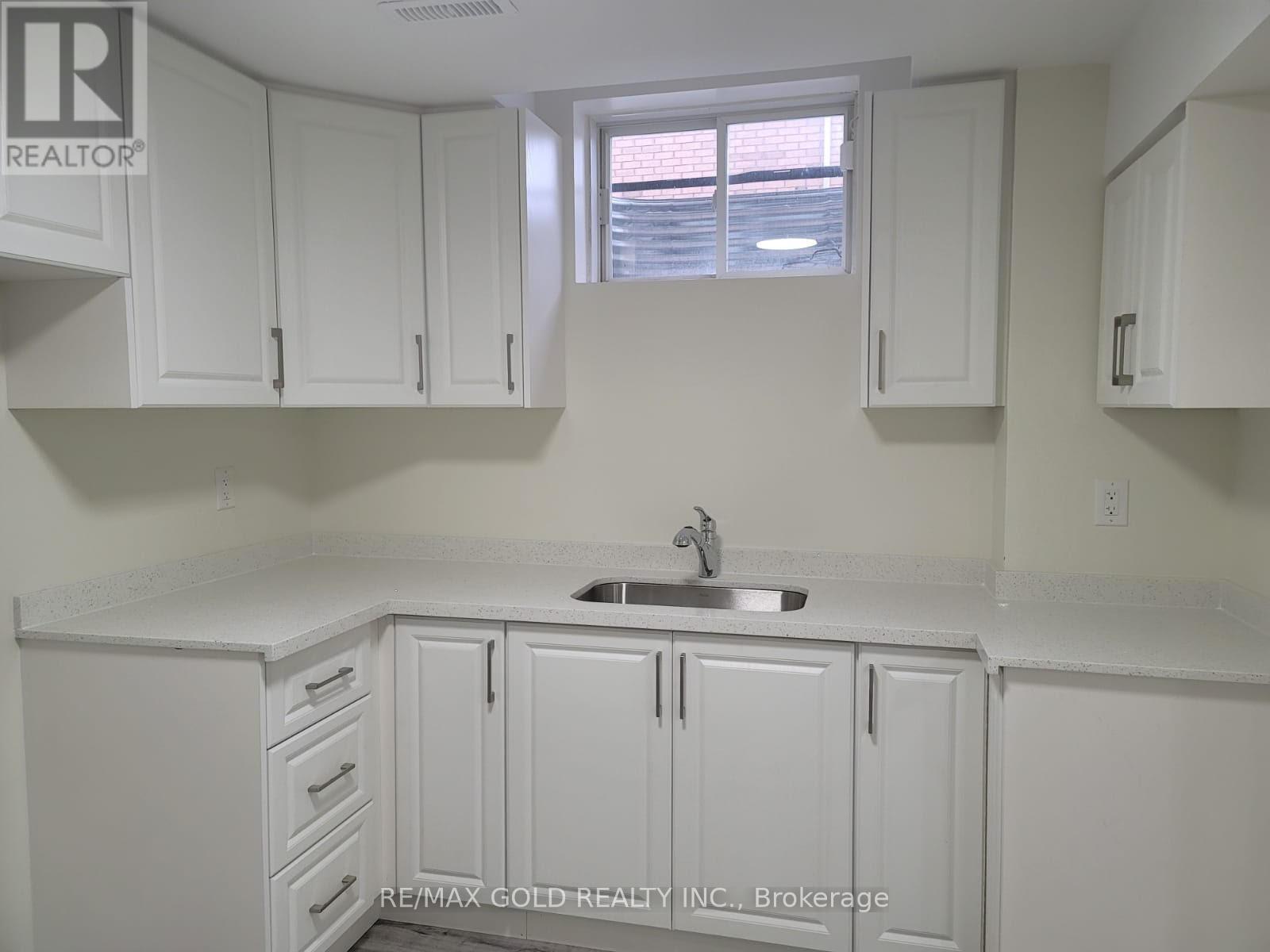 4 Devonsleigh Drive, Brampton, Ontario  L7A 3S9 - Photo 11 - W12857076