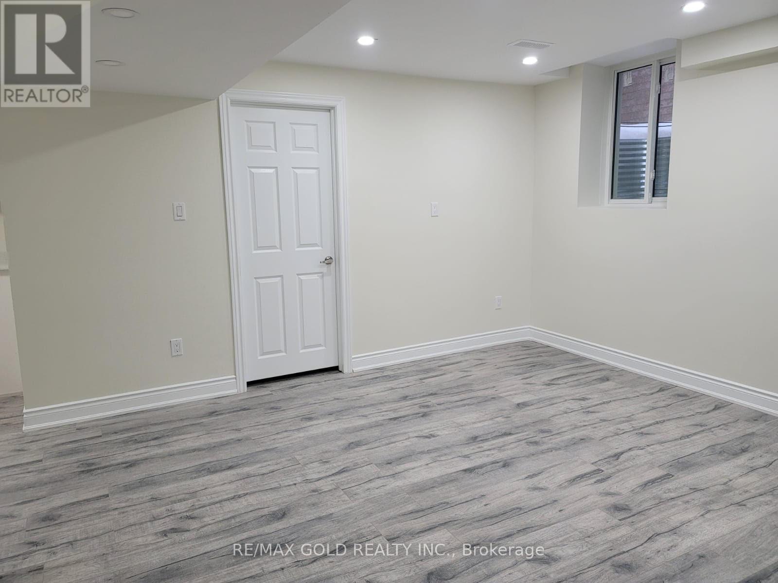 4 Devonsleigh Drive, Brampton, Ontario  L7A 3S9 - Photo 2 - W12857076