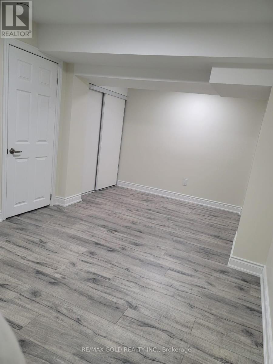 4 Devonsleigh Drive, Brampton, Ontario  L7A 3S9 - Photo 4 - W12857076