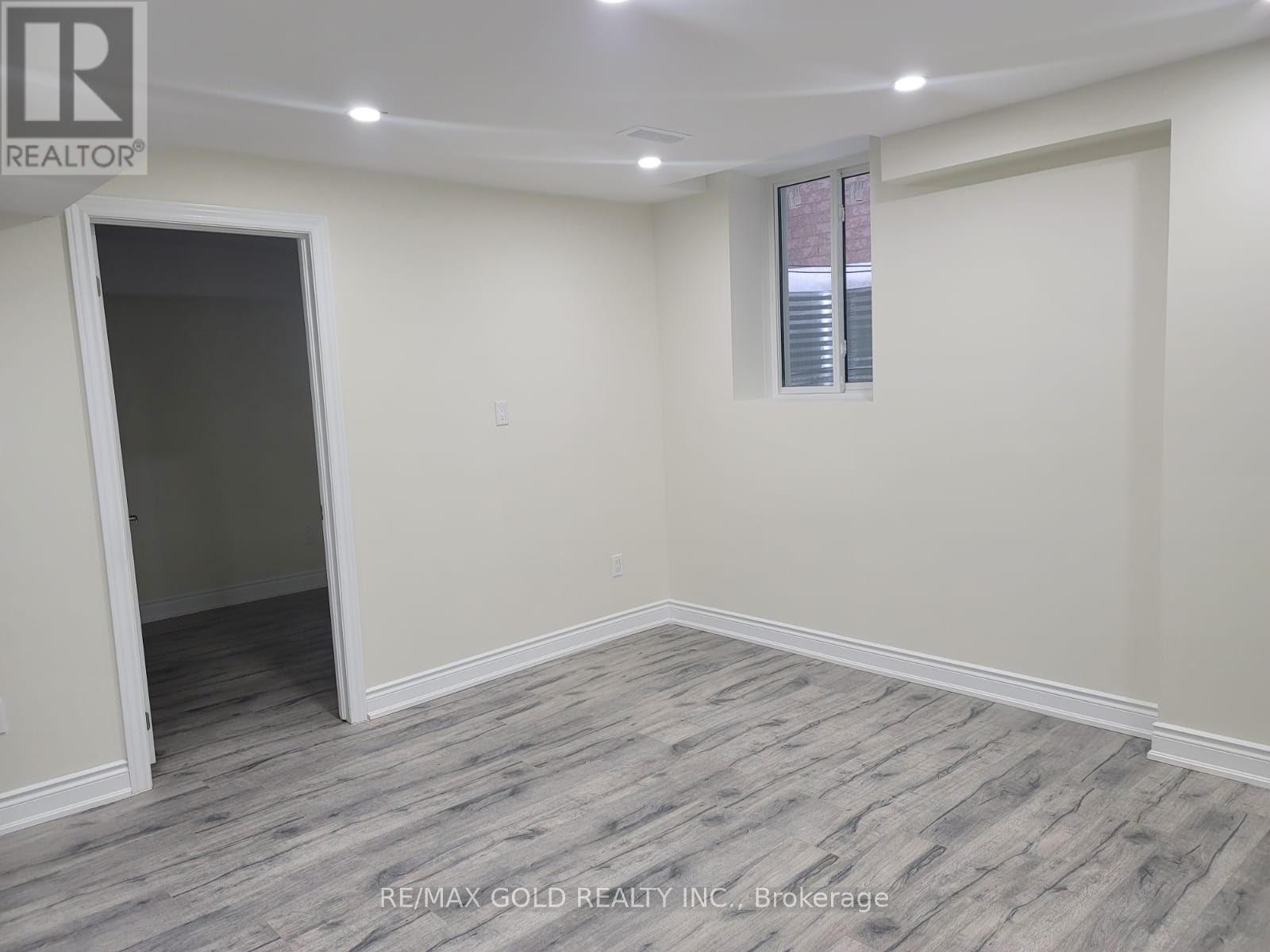 4 Devonsleigh Drive, Brampton, Ontario  L7A 3S9 - Photo 8 - W12857076