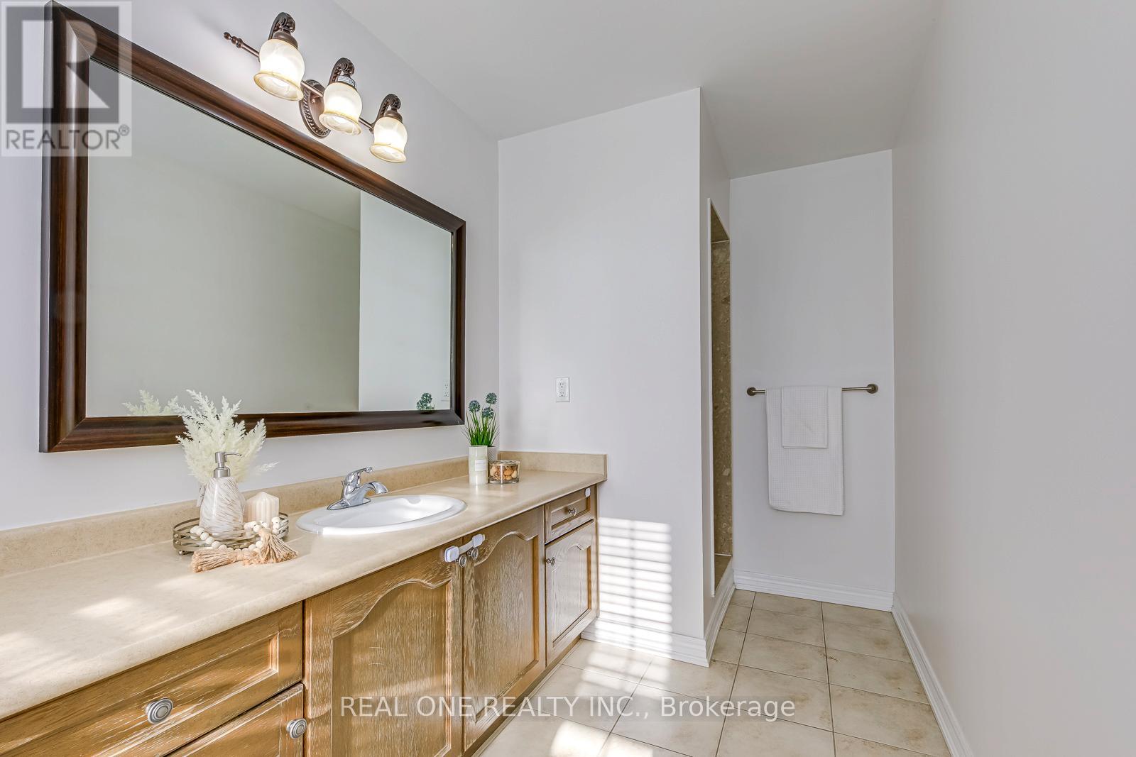 1331 Kestell Boulevard, Oakville, Ontario  L6H 0C8 - Photo 33 - W12857090