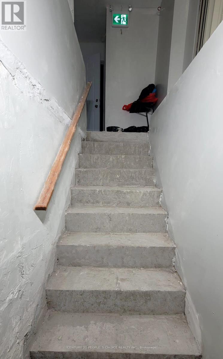 22 Yellow Brick Road, Brampton (Brampton North), Ontario  L6V 4K9 - Photo 12 - W12857108