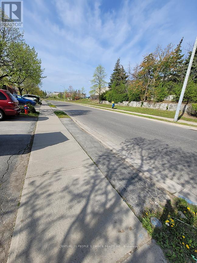 22 Yellow Brick Road, Brampton (Brampton North), Ontario  L6V 4K9 - Photo 13 - W12857108