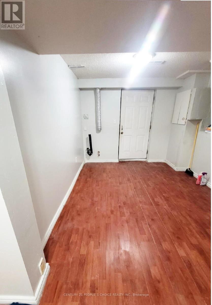 22 Yellow Brick Road, Brampton (Brampton North), Ontario  L6V 4K9 - Photo 7 - W12857108