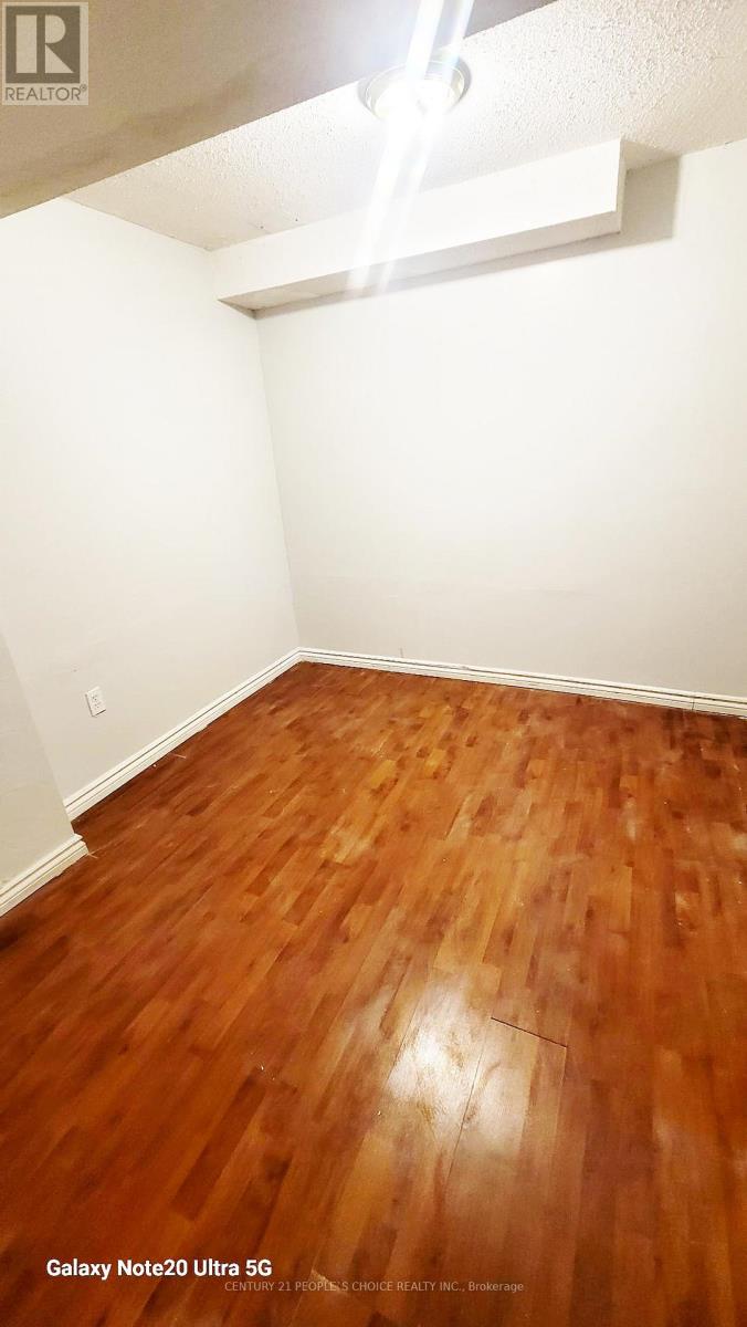 22 Yellow Brick Road, Brampton (Brampton North), Ontario  L6V 4K9 - Photo 8 - W12857108