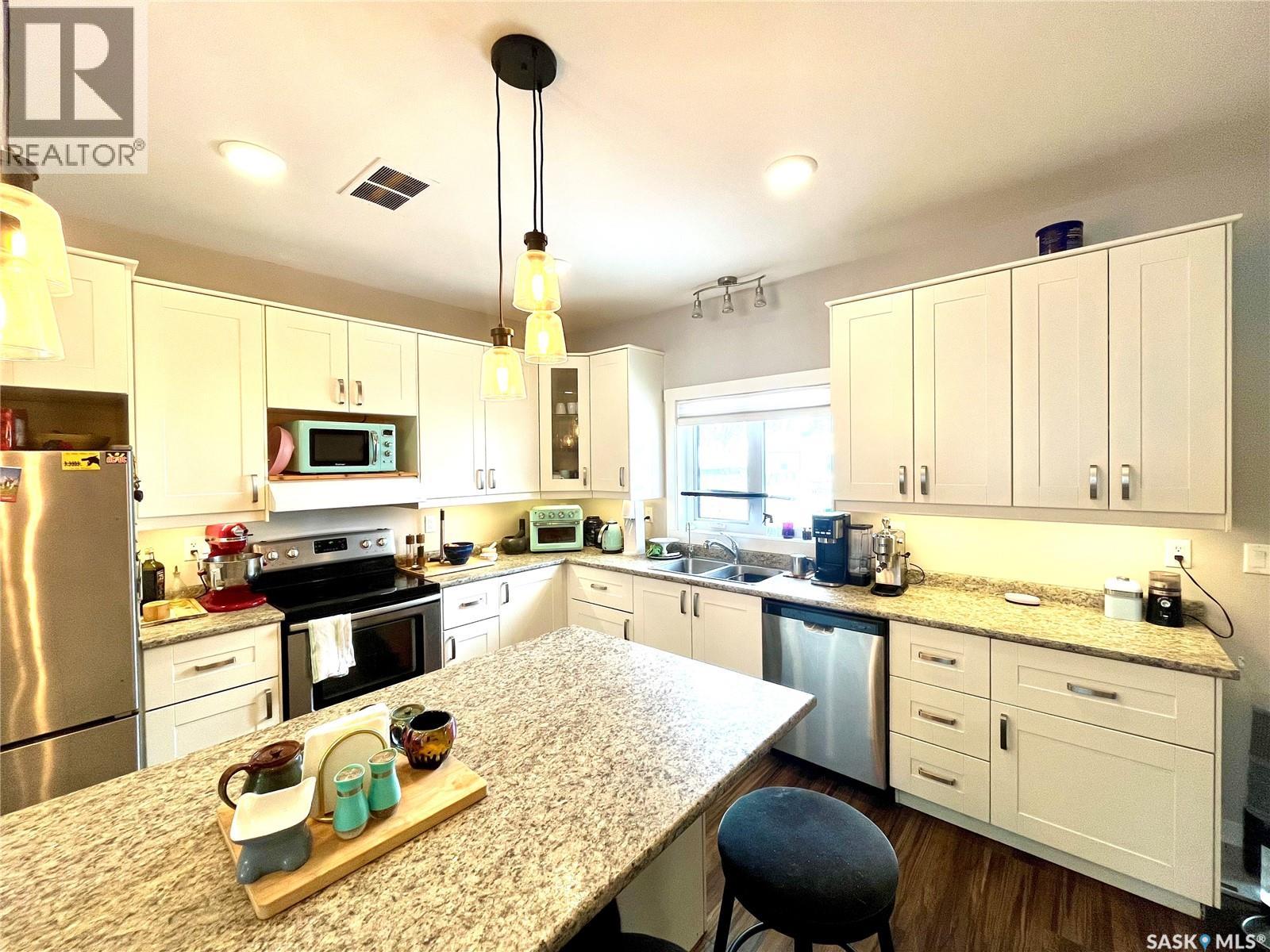 1411 2nd Avenue N, Saskatoon, Saskatchewan  S7K 2G5 - Photo 1 - SK029920