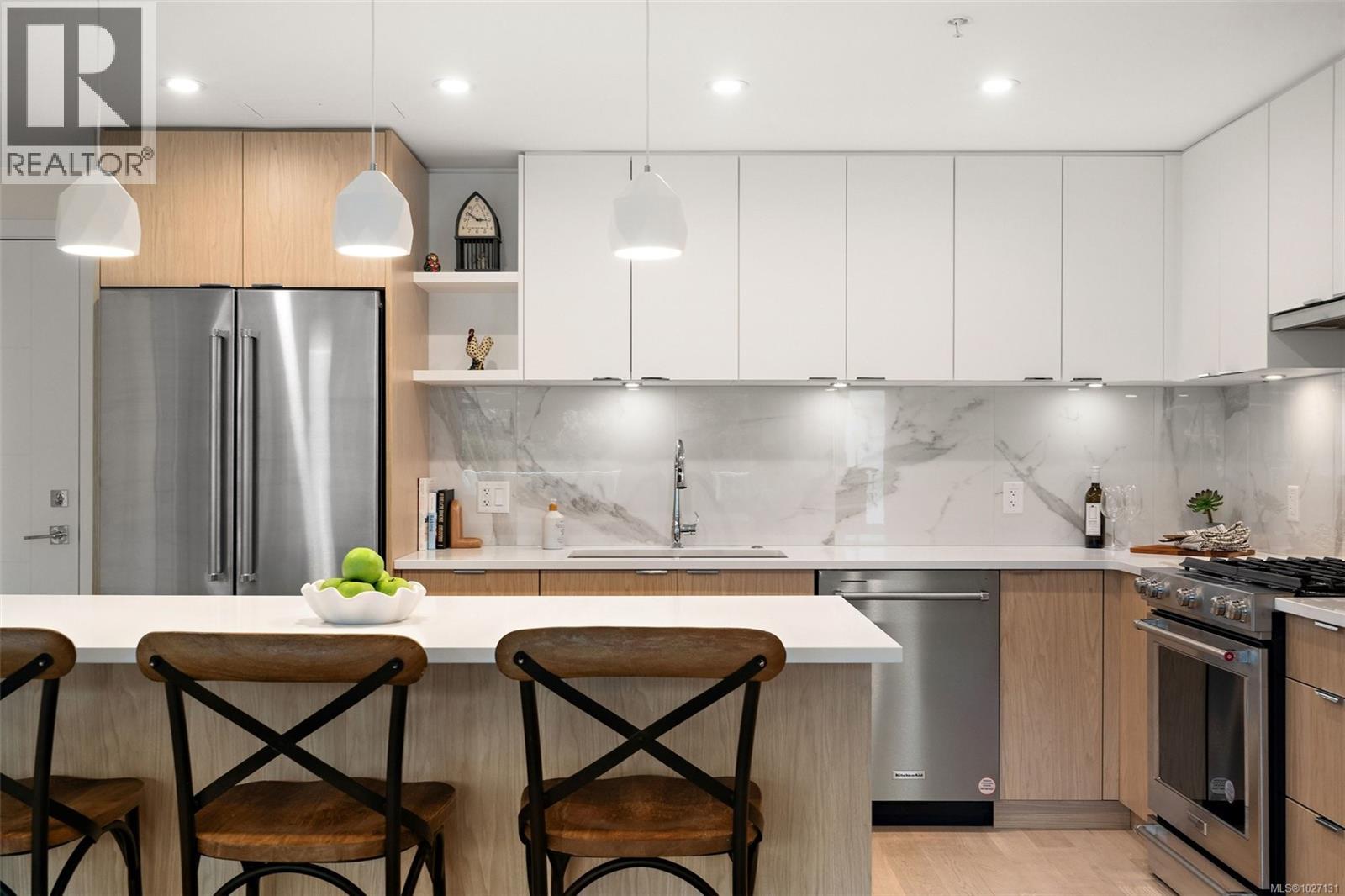 309 5120 Cordova Bay Rd, Saanich, British Columbia  V8Y 2K5 - Photo 8 - 1027131