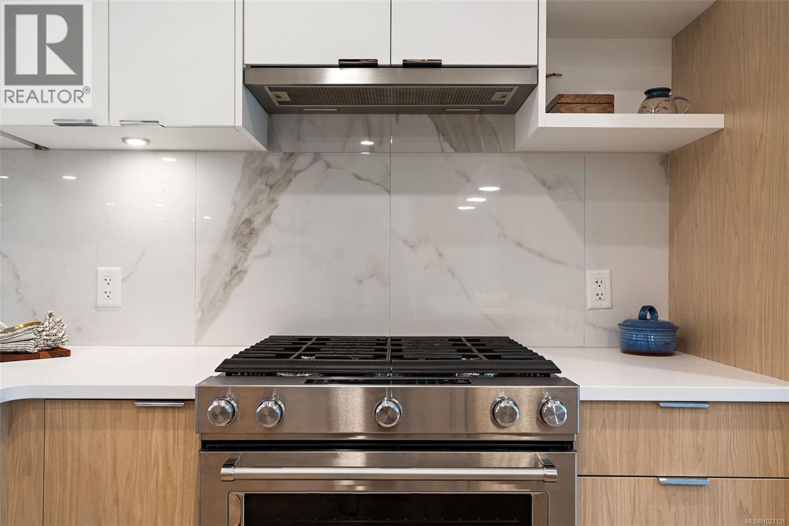 309 5120 Cordova Bay Rd, Saanich, British Columbia  V8Y 2K5 - Photo 10 - 1027131