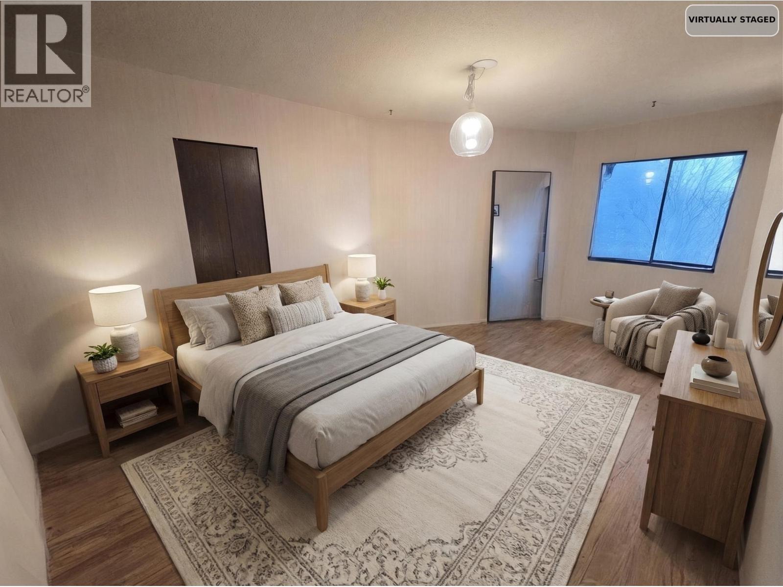 211 N Warwick Avenue, Burnaby, British Columbia  V5B 1K8 - Photo 3 - R3069548