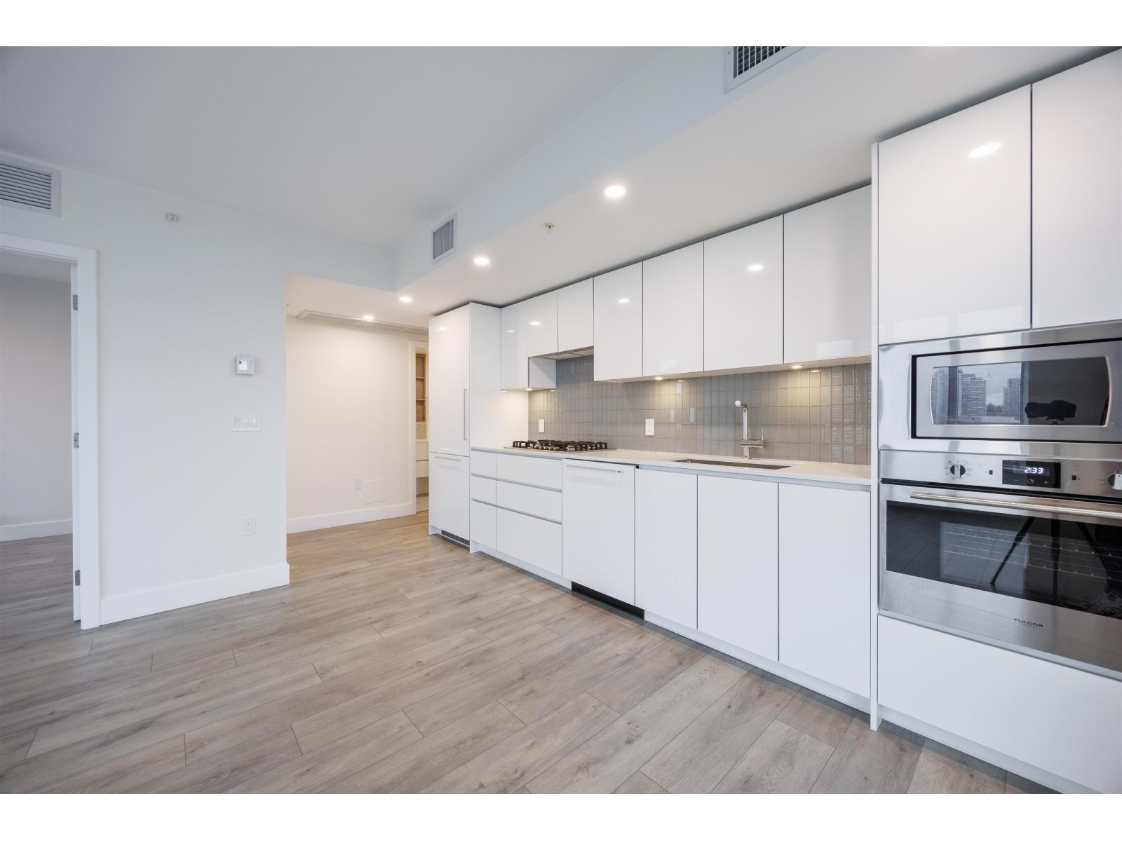 1204 10428 Whalley Boulevard, Surrey, British Columbia  V3T 0W2 - Photo 16 - R3096441