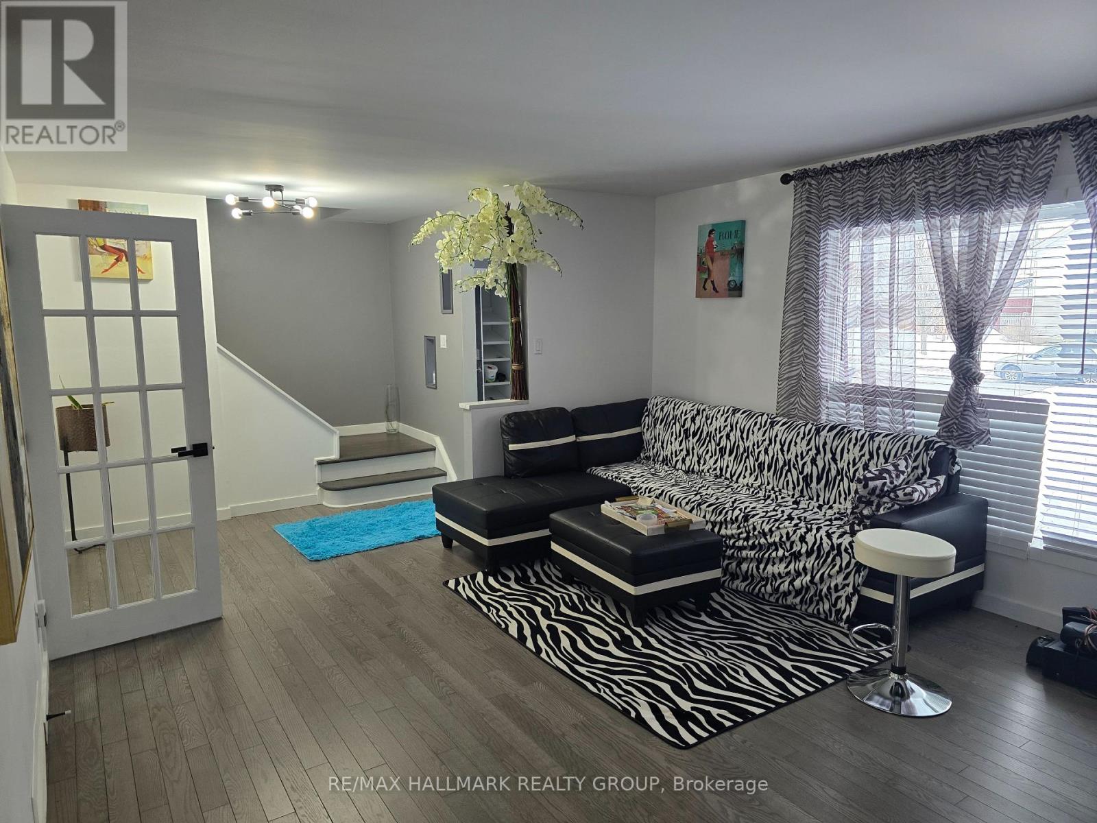 2706 Hickson Crescent, Ottawa, Ontario  K2H 6Y6 - Photo 2 - X12857156