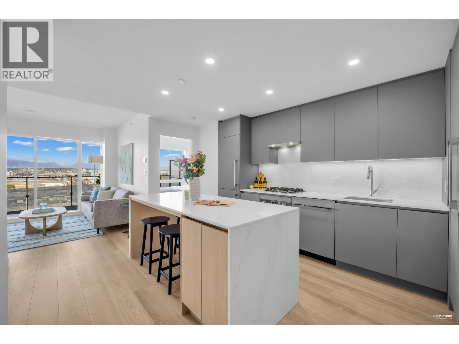 1301 5593 No. 3 Road, Richmond, British Columbia  V6X 0X6 - Photo 2 - R3096982