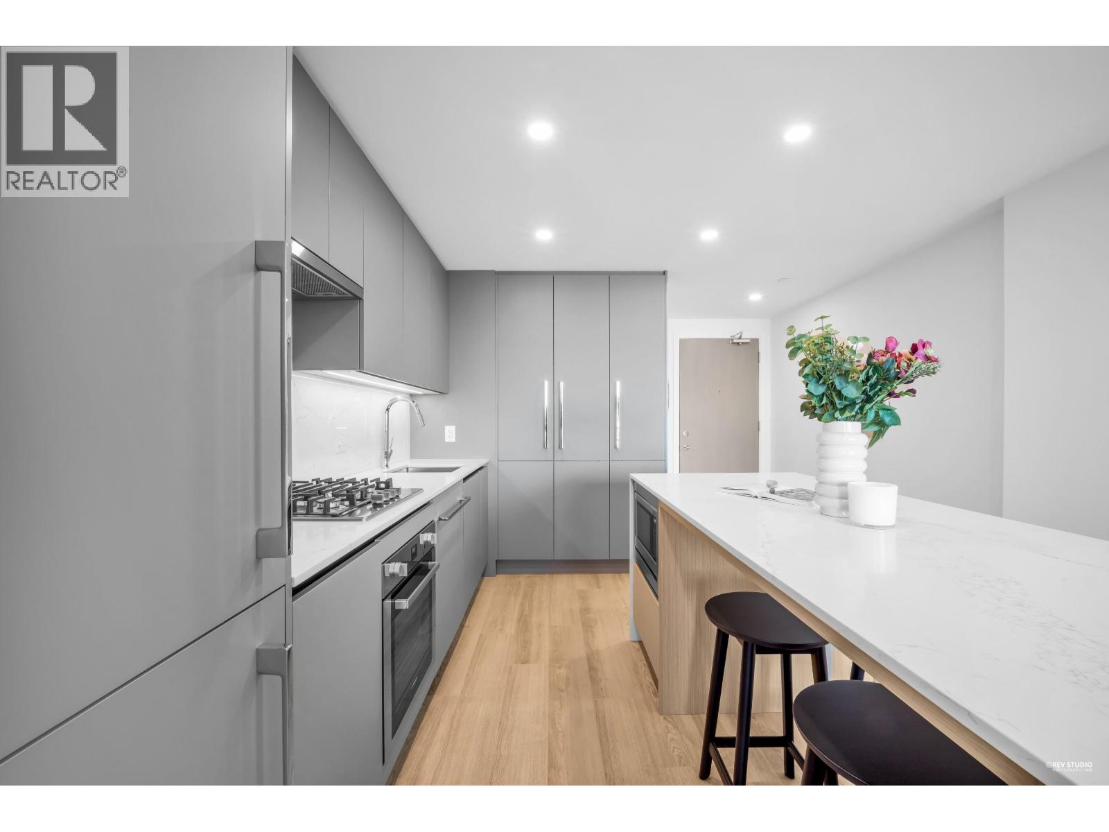 1301 5593 No. 3 Road, Richmond, British Columbia  V6X 0X6 - Photo 3 - R3096982