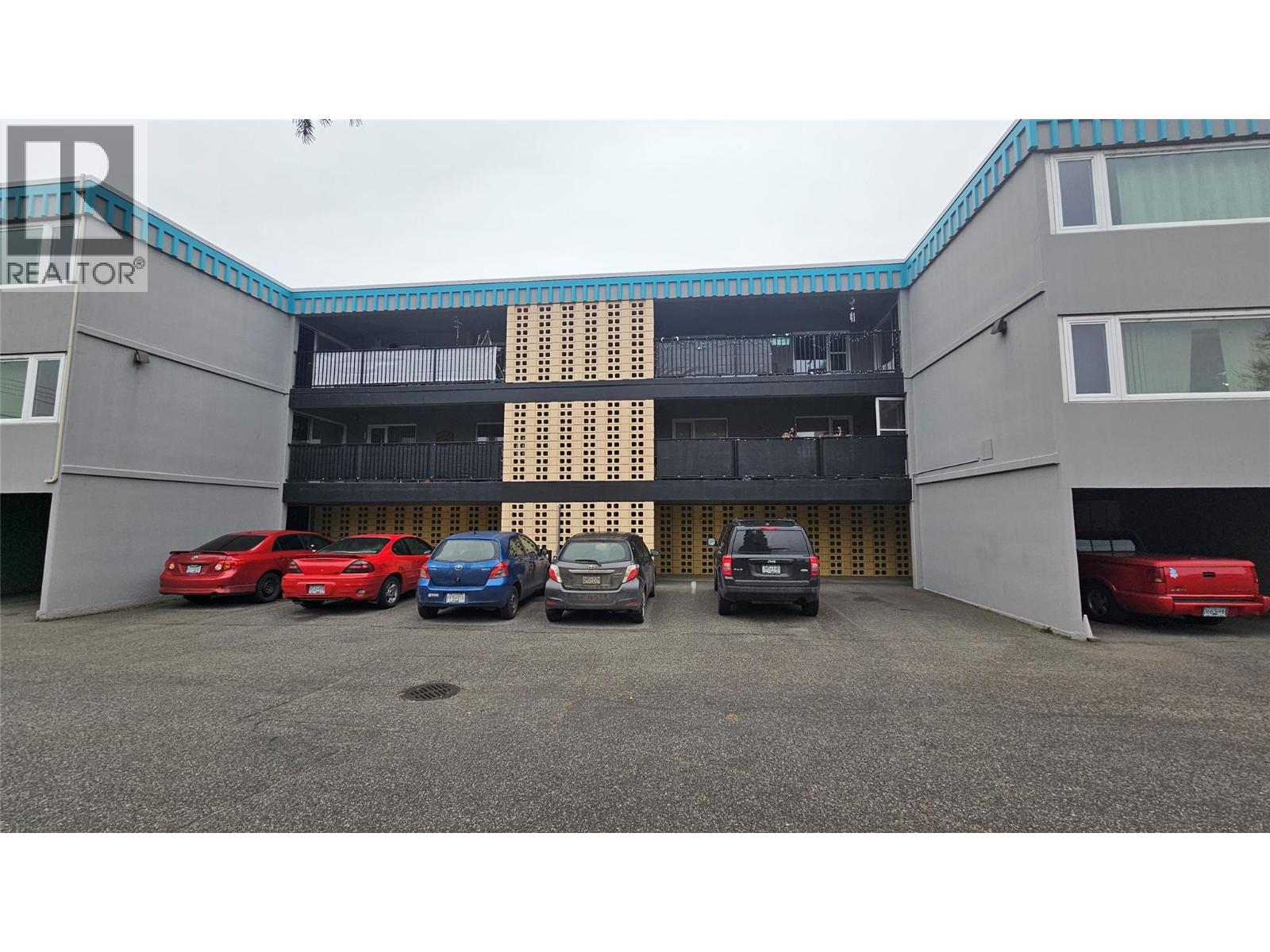 301 Scott Avenue, Penticton, British Columbia  V2A 2J7 - Photo 3 - 10377366