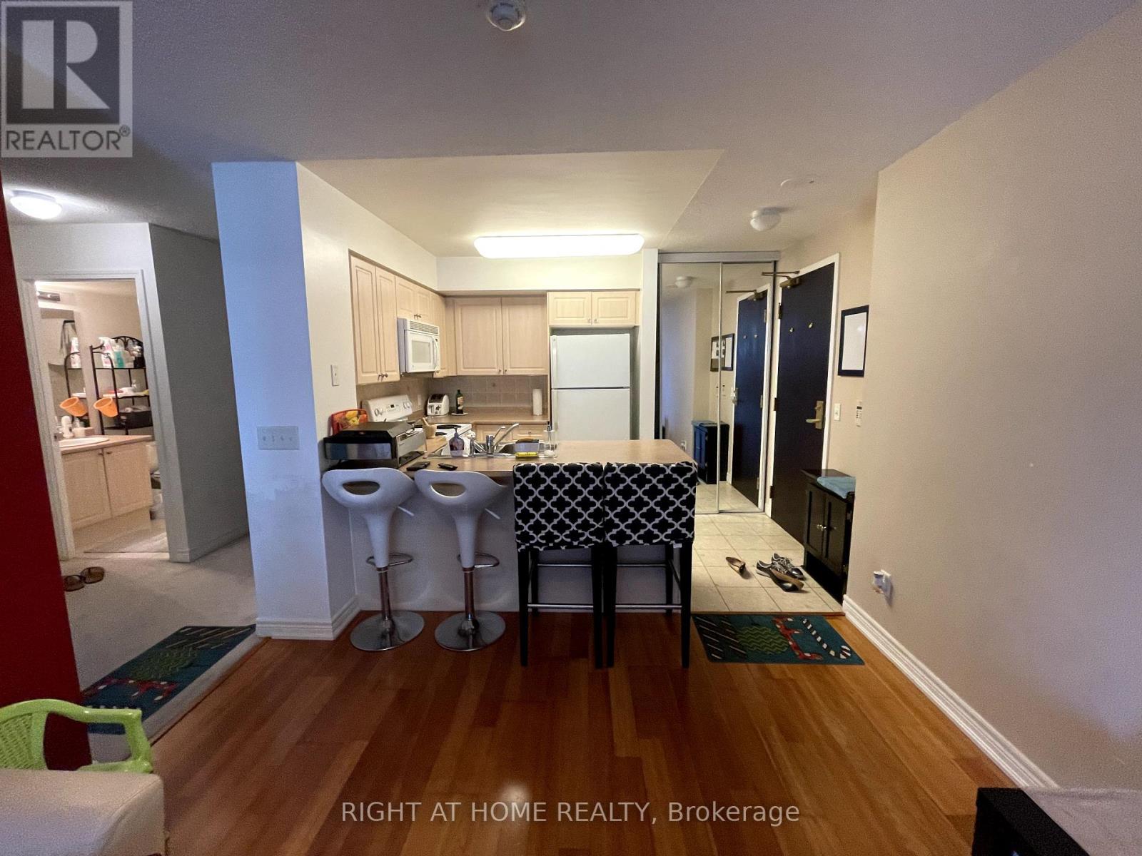 1607 - 30 Grand Trunk Crescent, Toronto, Ontario  M5J 3A4 - Photo 2 - C12857148