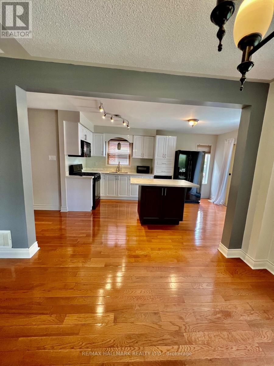 393 Pickering Crescent, Newmarket, Ontario  L3Y 8G8 - Photo 10 - N12857134