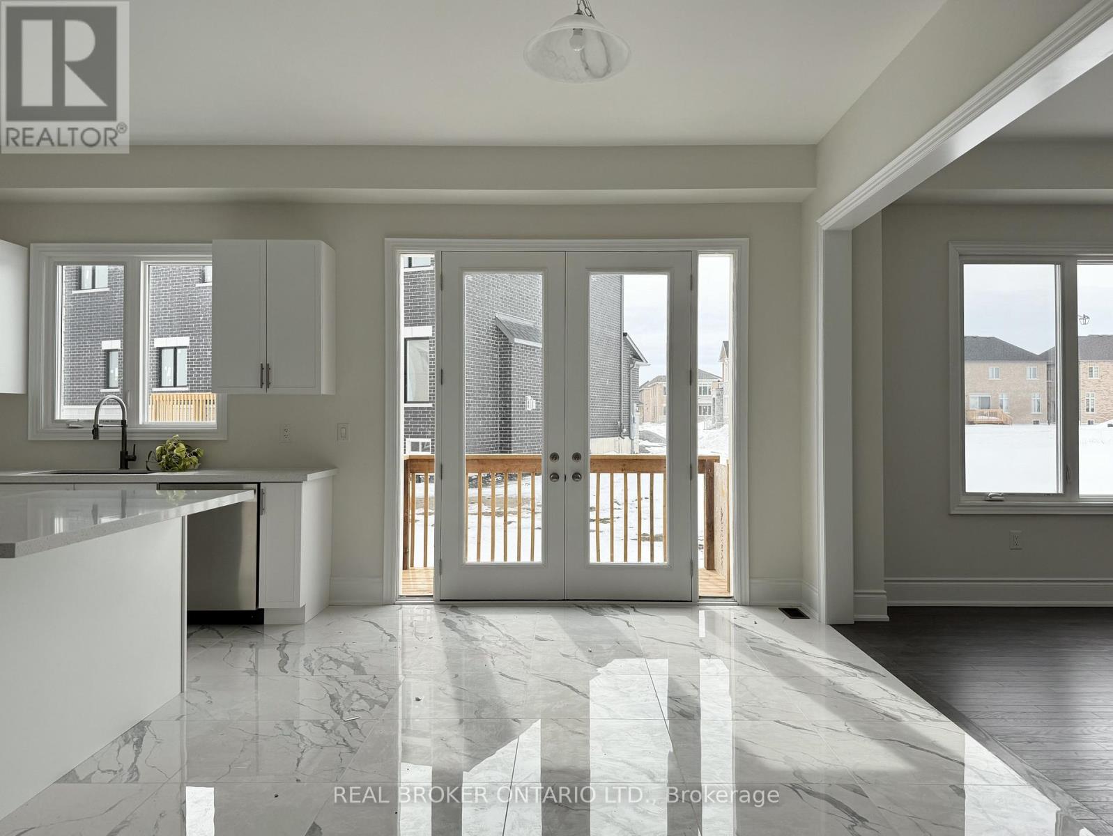 33 Cecil Saunders Drive, Georgina, Ontario  L4P 0T3 - Photo 2 - N12857036