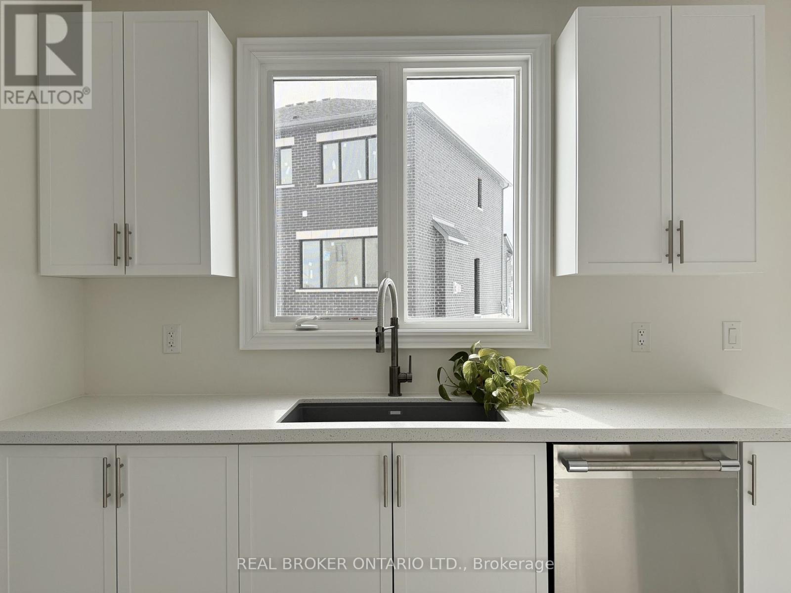 33 Cecil Saunders Drive, Georgina, Ontario  L4P 0T3 - Photo 10 - N12857036