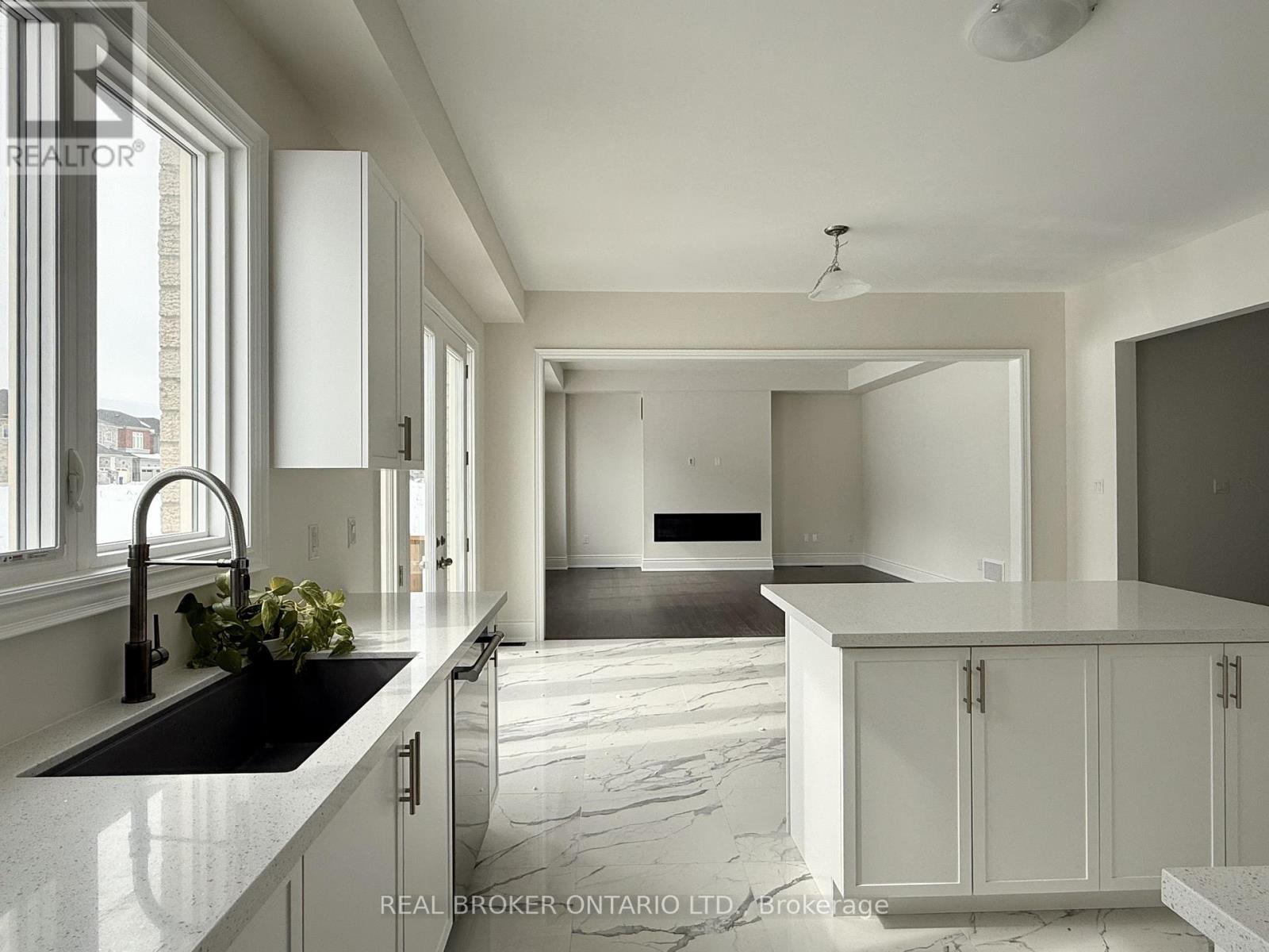 33 Cecil Saunders Drive, Georgina, Ontario  L4P 0T3 - Photo 3 - N12857036