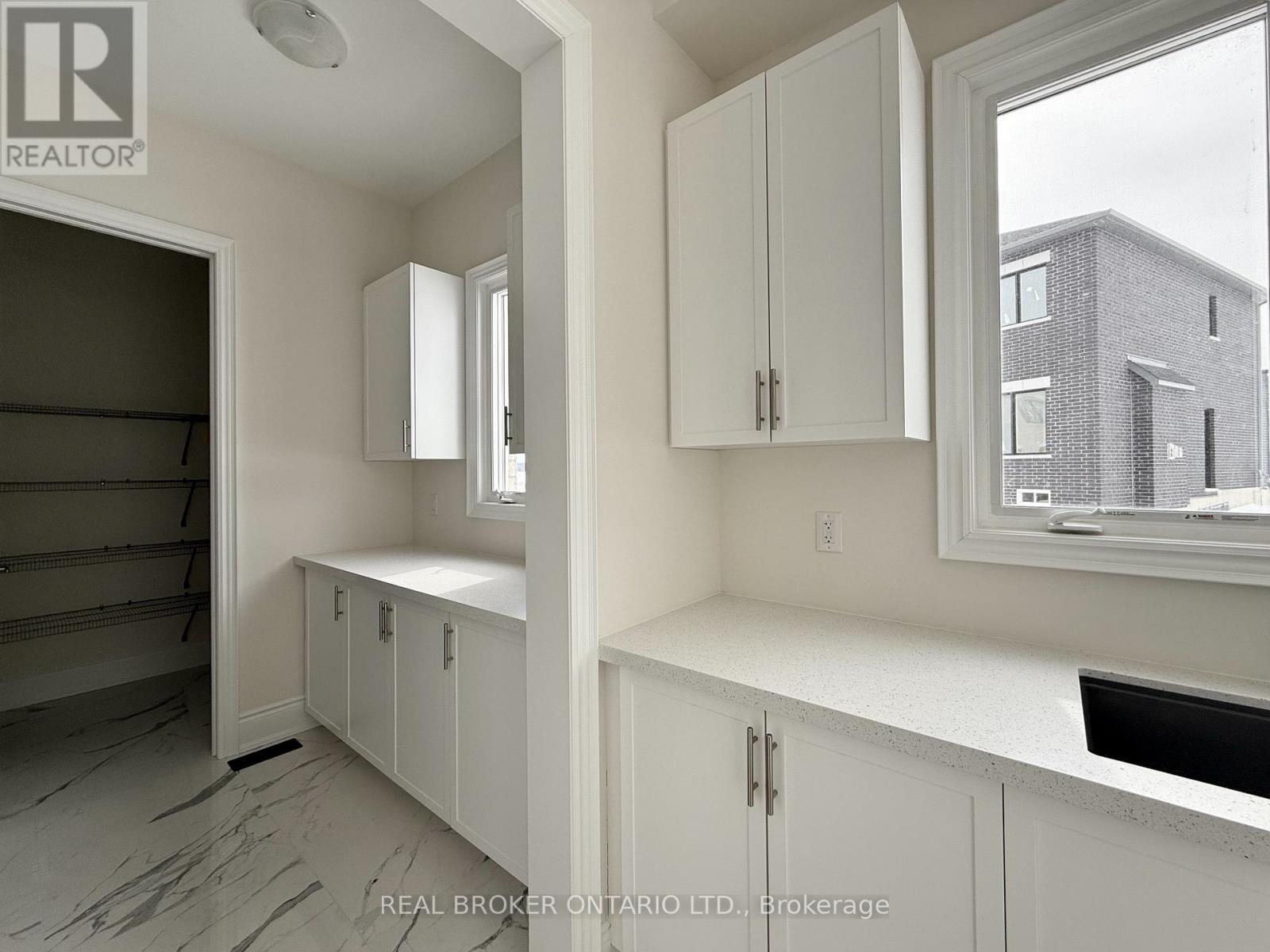 33 Cecil Saunders Drive, Georgina, Ontario  L4P 0T3 - Photo 19 - N12857036