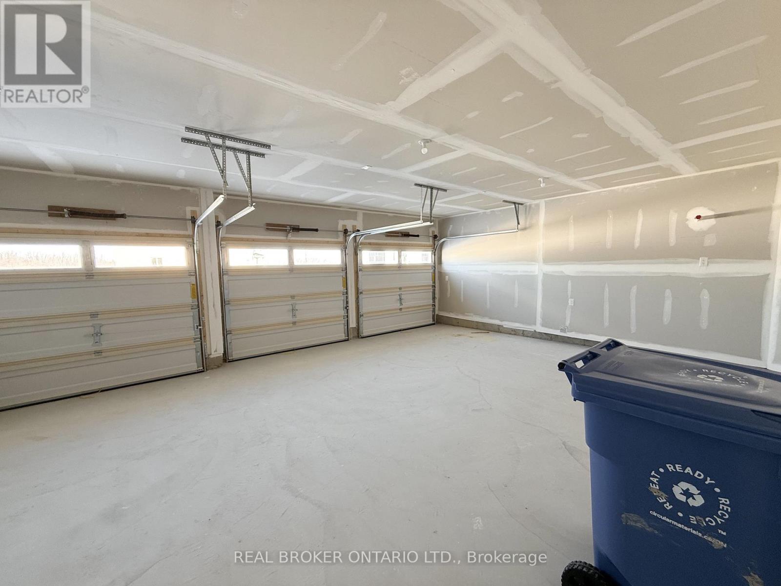 33 Cecil Saunders Drive, Georgina, Ontario  L4P 0T3 - Photo 40 - N12857036