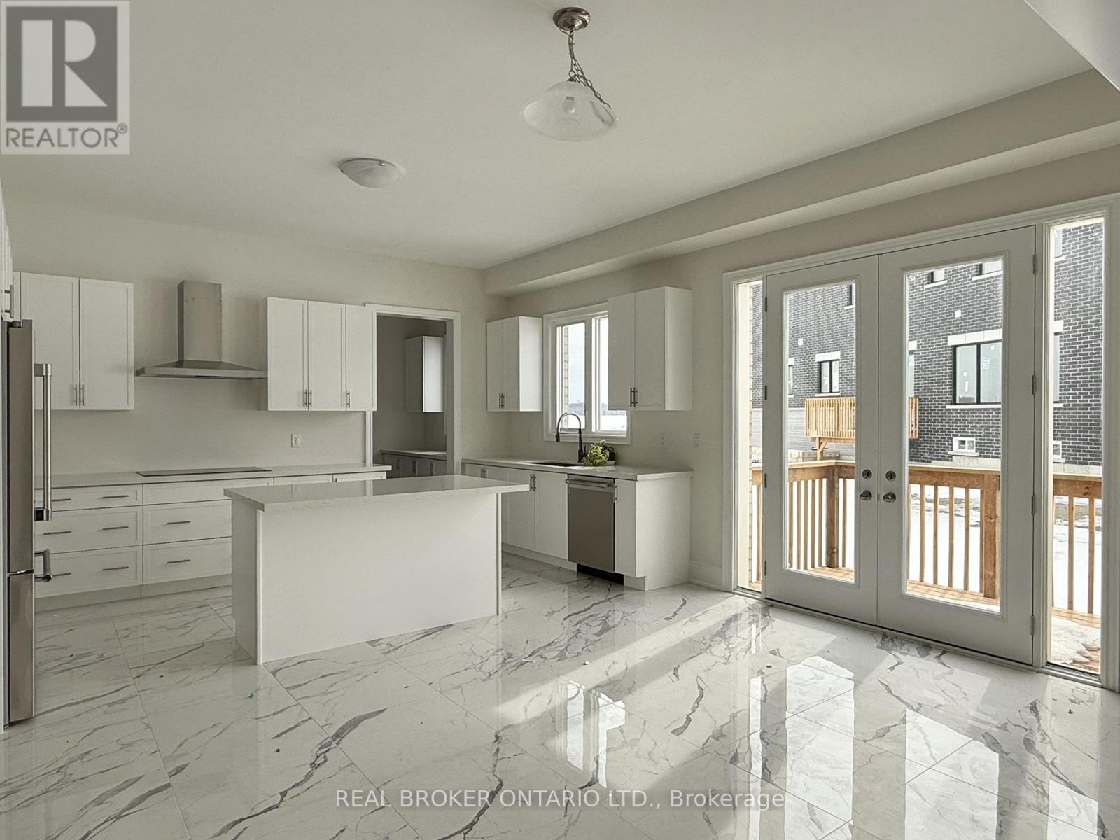 33 Cecil Saunders Drive, Georgina, Ontario  L4P 0T3 - Photo 4 - N12857036