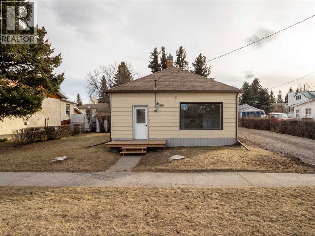 818 Mountain Street, Pincher Creek, Alberta  T0K 1W0 - Photo 1 - A2286562