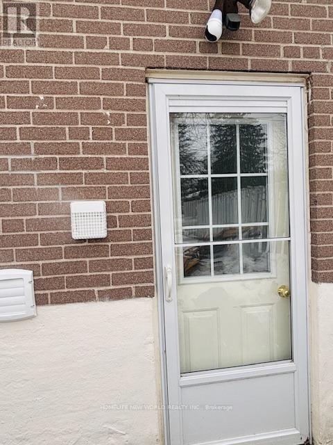 1 Ottawa Court, Aurora, Ontario  L4G 2Y6 - Photo 2 - N12852444