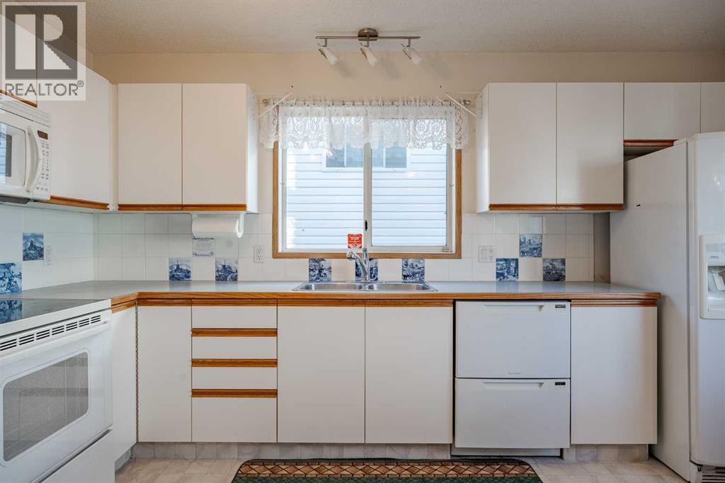 82 Martinridge Crescent Ne, Calgary, Alberta  T3J 3M4 - Photo 8 - A2274009