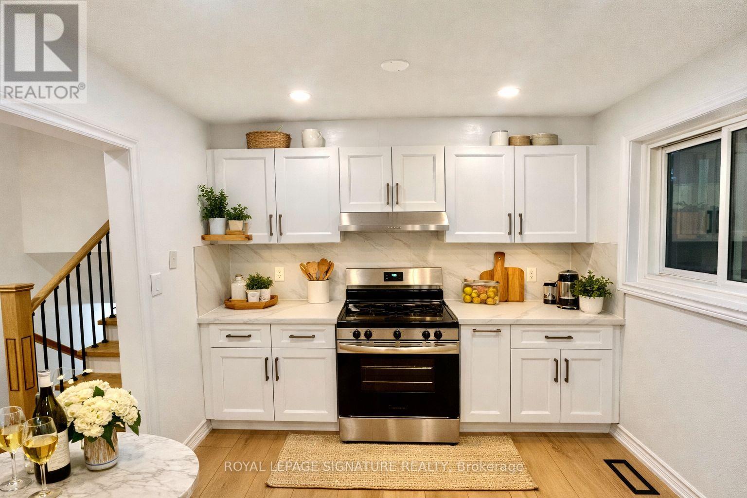 14 Glentworth Road, Toronto, Ontario  M2J 2E6 - Photo 3 - C12857054