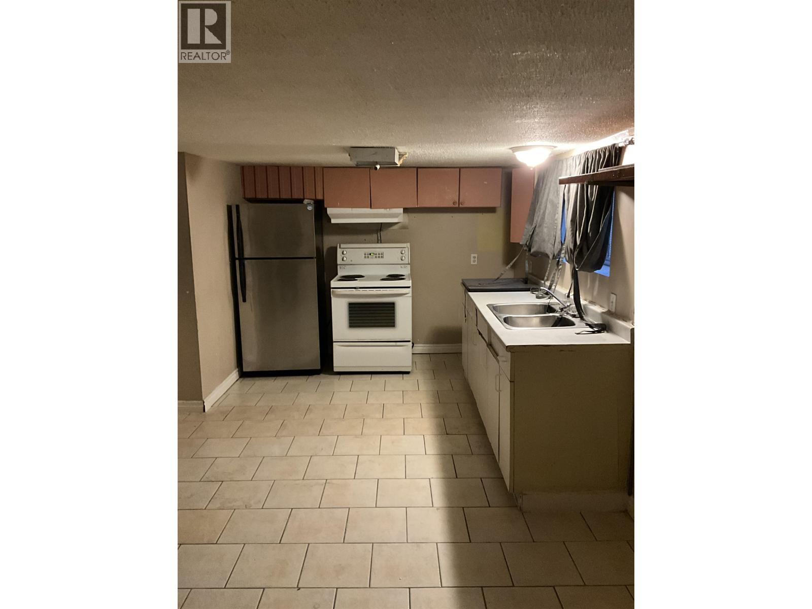 9229 10th Avenue, Burnaby, British Columbia  V3N 2T3 - Photo 12 - R3083283