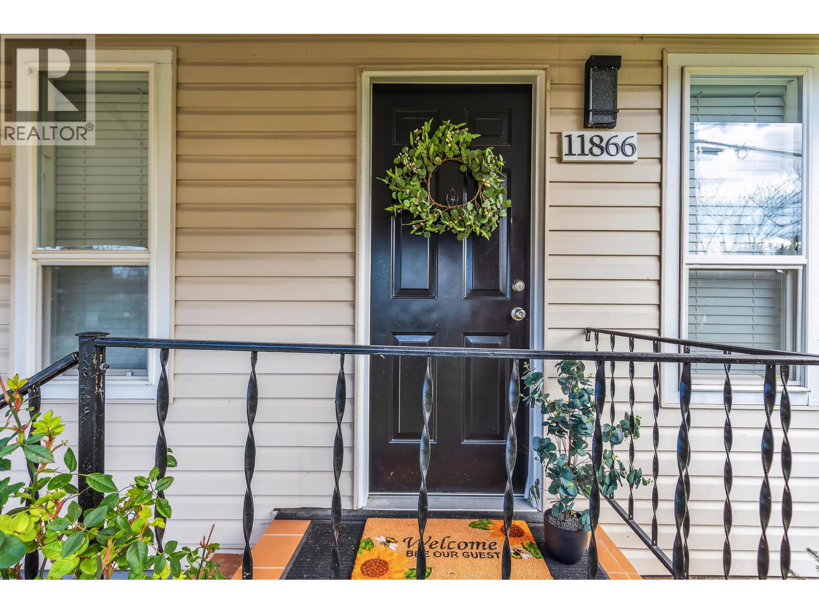 11866 Stephens Street, Maple Ridge, British Columbia  V2X 6S3 - Photo 2 - R3077020