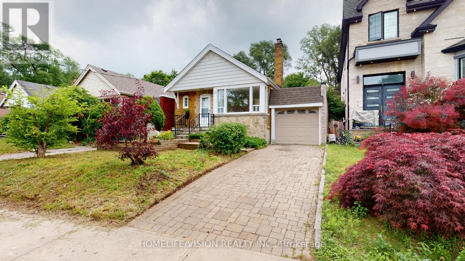 37 DAVIES CRESCENT, Toronto, Ontario