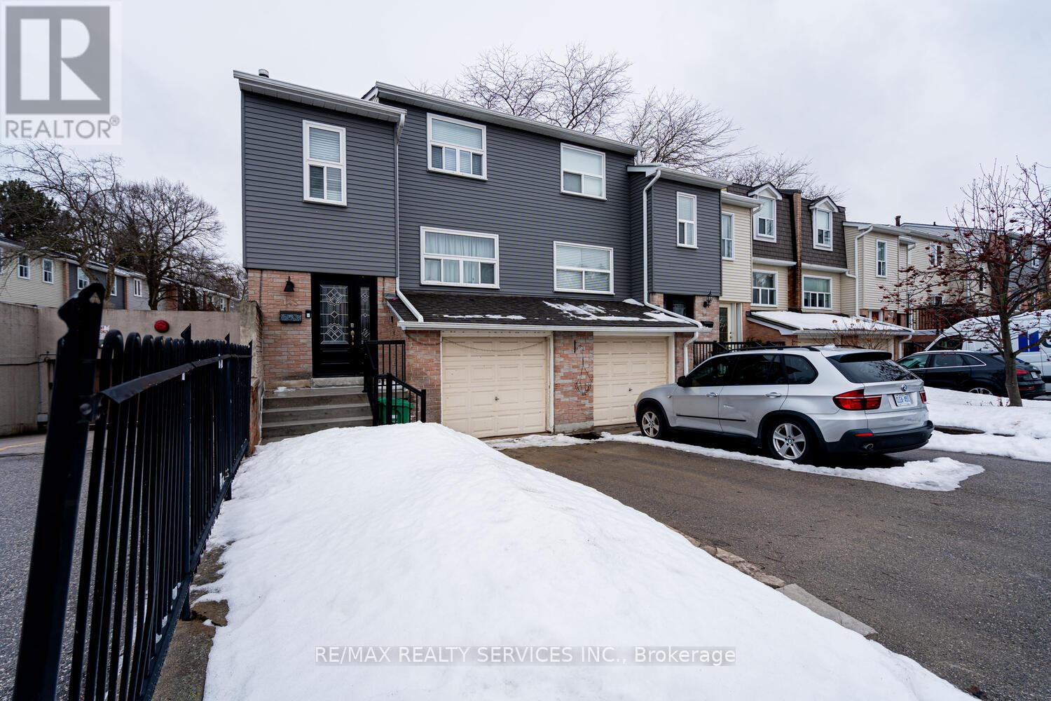 145 - 1050 Shawnmarr Road, Mississauga, Ontario  L5H 3V1 - Photo 2 - W12857208
