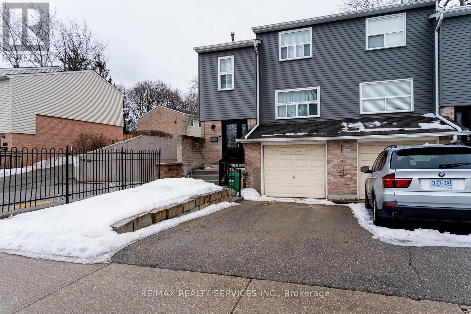 145 - 1050 Shawnmarr Road, Mississauga, Ontario  L5H 3V1 - Photo 3 - W12857208
