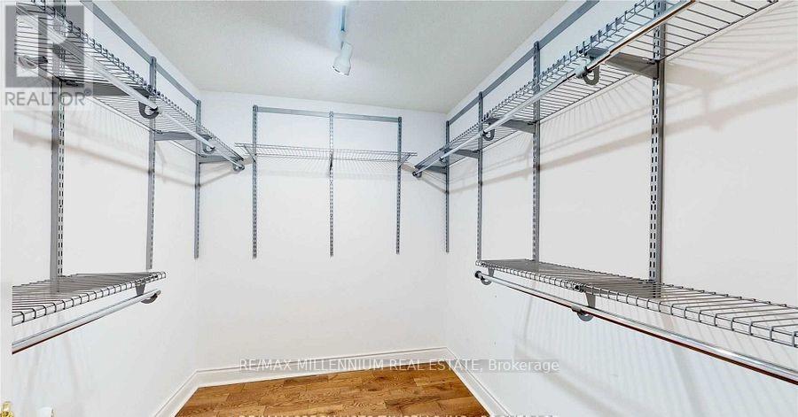 8 Dalzell Avenue, Brampton, Ontario  L6Z 2C5 - Photo 11 - W12857224