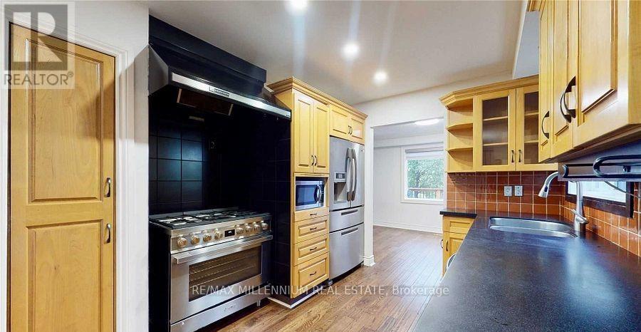 8 Dalzell Avenue, Brampton, Ontario  L6Z 2C5 - Photo 2 - W12857224