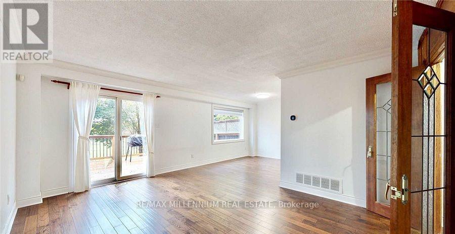 8 Dalzell Avenue, Brampton, Ontario  L6Z 2C5 - Photo 3 - W12857224