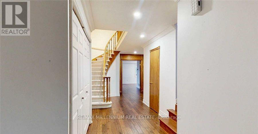 8 Dalzell Avenue, Brampton, Ontario  L6Z 2C5 - Photo 7 - W12857224