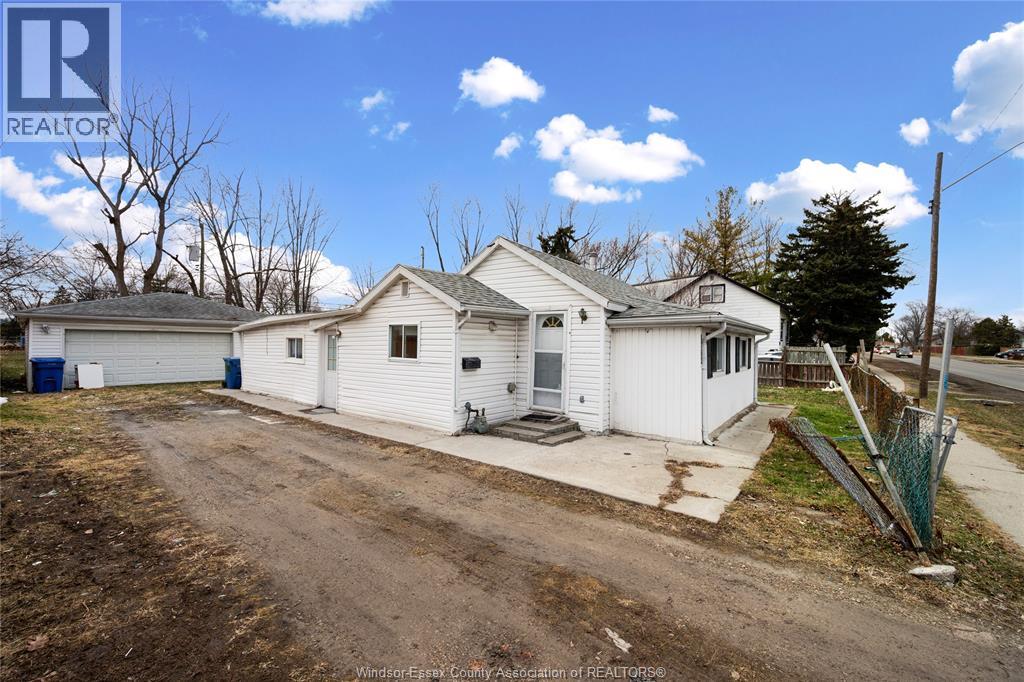 1763 Dominion Boulevard, Windsor, Ontario  N9B 3H6 - Photo 3 - 26004785