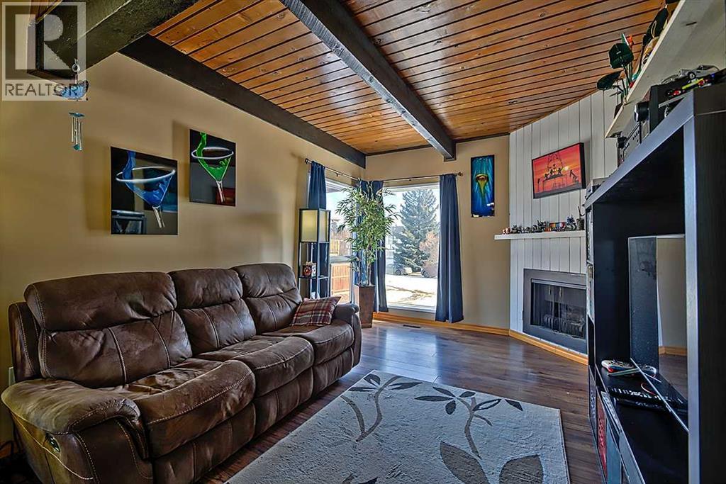 80 Queen Alexandra Close Se, Calgary, Alberta  T2J 3P8 - Photo 3 - A2290586