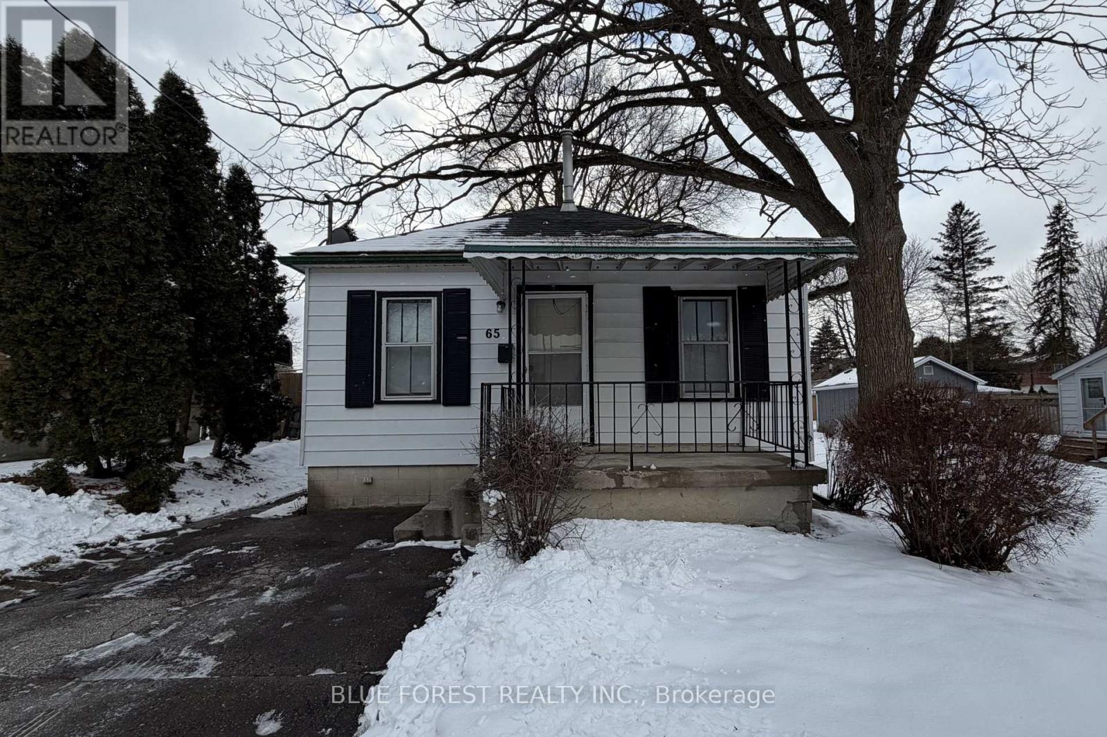 <div class="slider-price">$1,800 Monthly</div><p>65 Boullee Street, London East, Ontario</p>