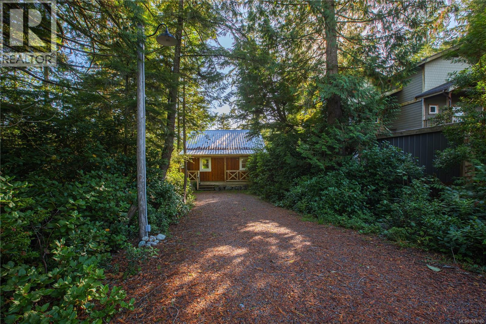 225 Boardwalk Blvd, Ucluelet, British Columbia  V0R 3A0 - Photo 2 - 1028102