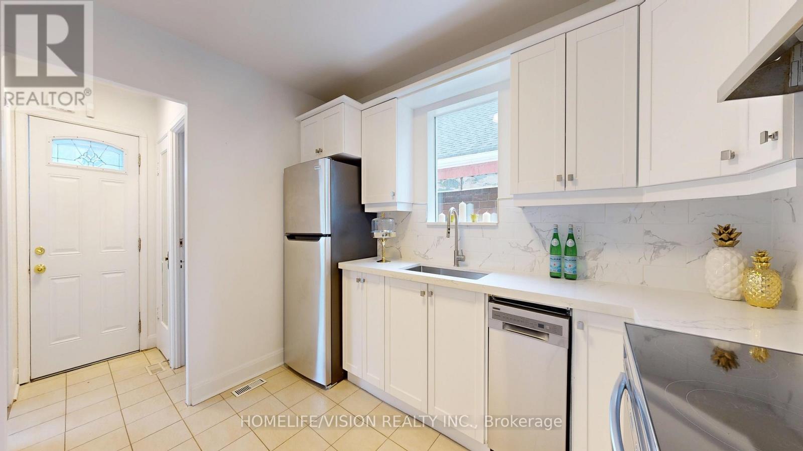 37 Davies Crescent, Toronto, Ontario  M4J 2X7 - Photo 9 - E12857220