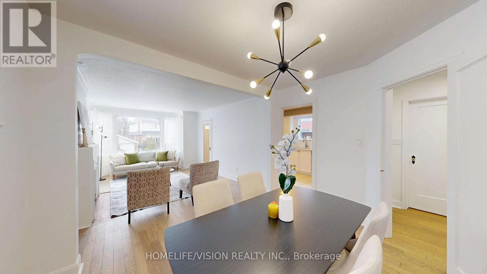 37 Davies Crescent, Toronto, Ontario  M4J 2X7 - Photo 7 - E12857220