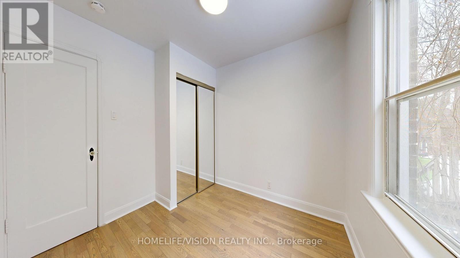 37 Davies Crescent, Toronto, Ontario  M4J 2X7 - Photo 11 - E12857220