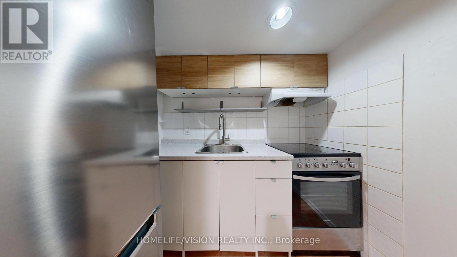 37 Davies Crescent, Toronto, Ontario  M4J 2X7 - Photo 17 - E12857220