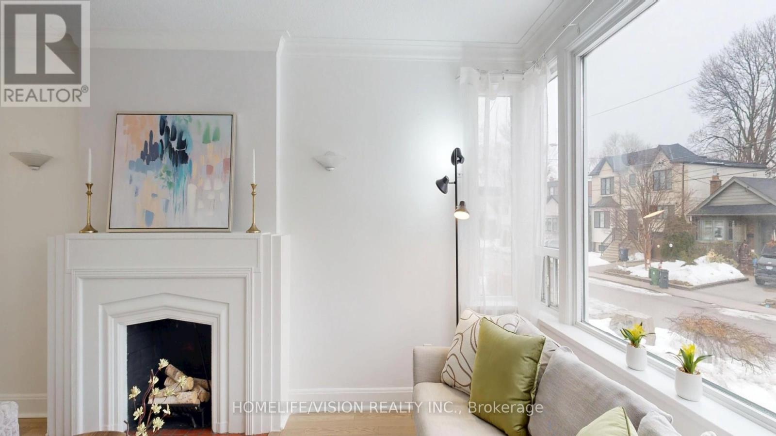 37 Davies Crescent, Toronto, Ontario  M4J 2X7 - Photo 6 - E12857220